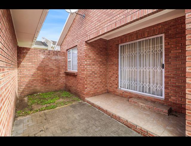 2 BEDROOM TOWNHOUSE FOR SALE IN GREENFIELDS